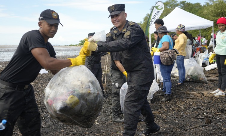 foto de portada de la publicación Jornada de Limpieza en la Playa Embarcadero de Juan Díaz