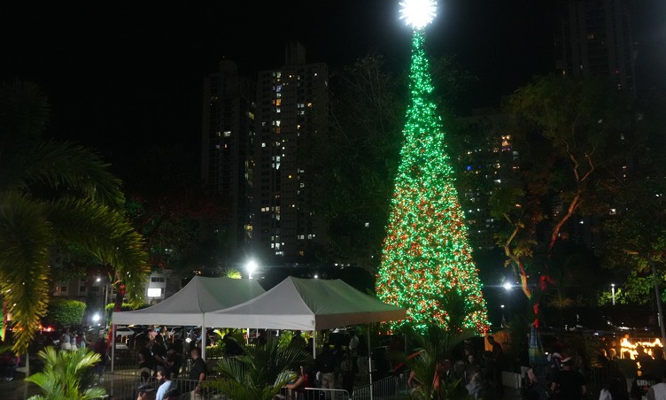 foto de portada de la publicación La Orquesta del SPI Engalana el Encendido del Árbol de Navidad en el Parque Omar