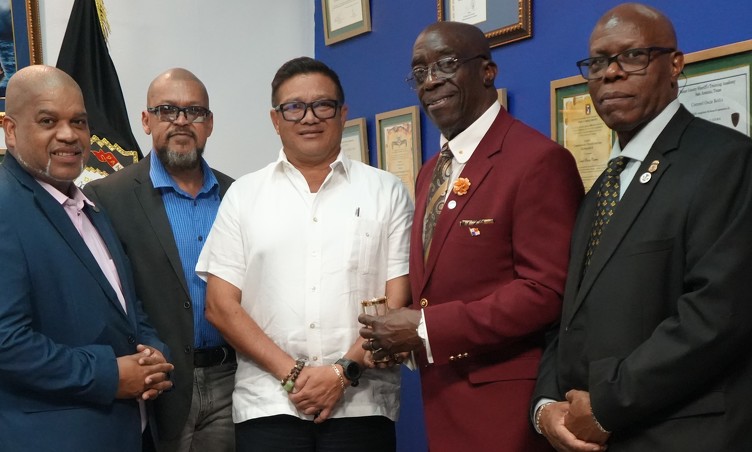 foto de portada de la publicación El Director del SPI Recibe al Alcalde de Oxford, Carolina del Norte
