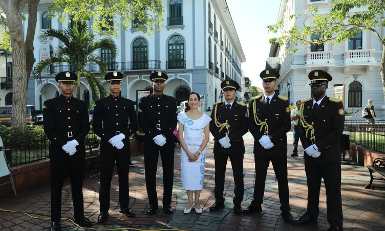foto de portada de la publicación Guardia de Honor del SPI y Municipio de Panamá conmemoran los 352 años del traslado de la ciudad al Casco Antiguo