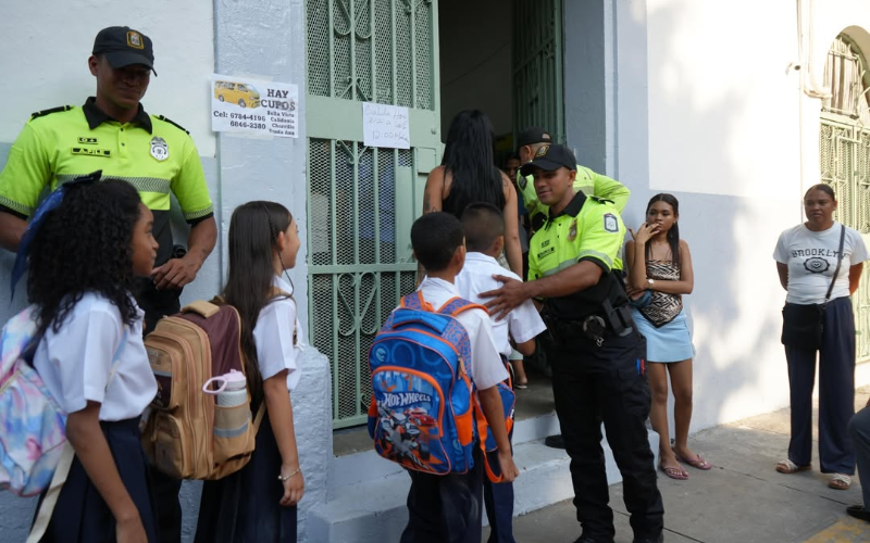 foto de portada de la publicación El SPI Participa en el Acto Cívico de Inicio de Clases en la Escuela Simón Bolívar