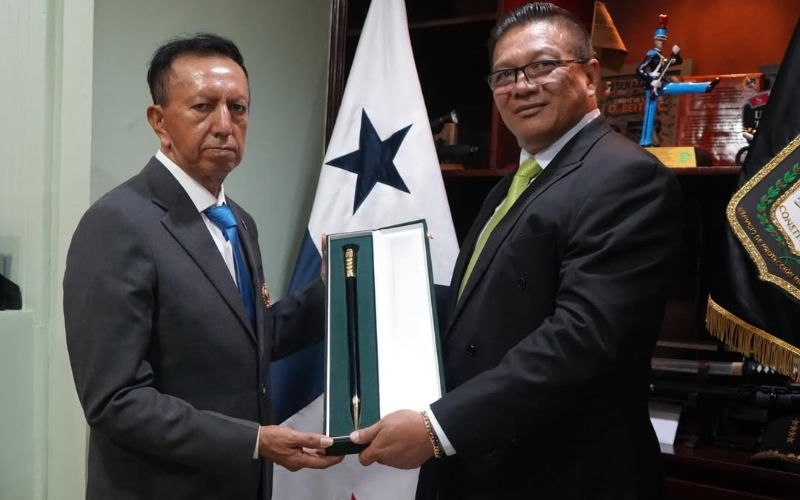 foto de portada de la publicación Director General del SPI recibe al reconocido sastre Luis Abel Delgado